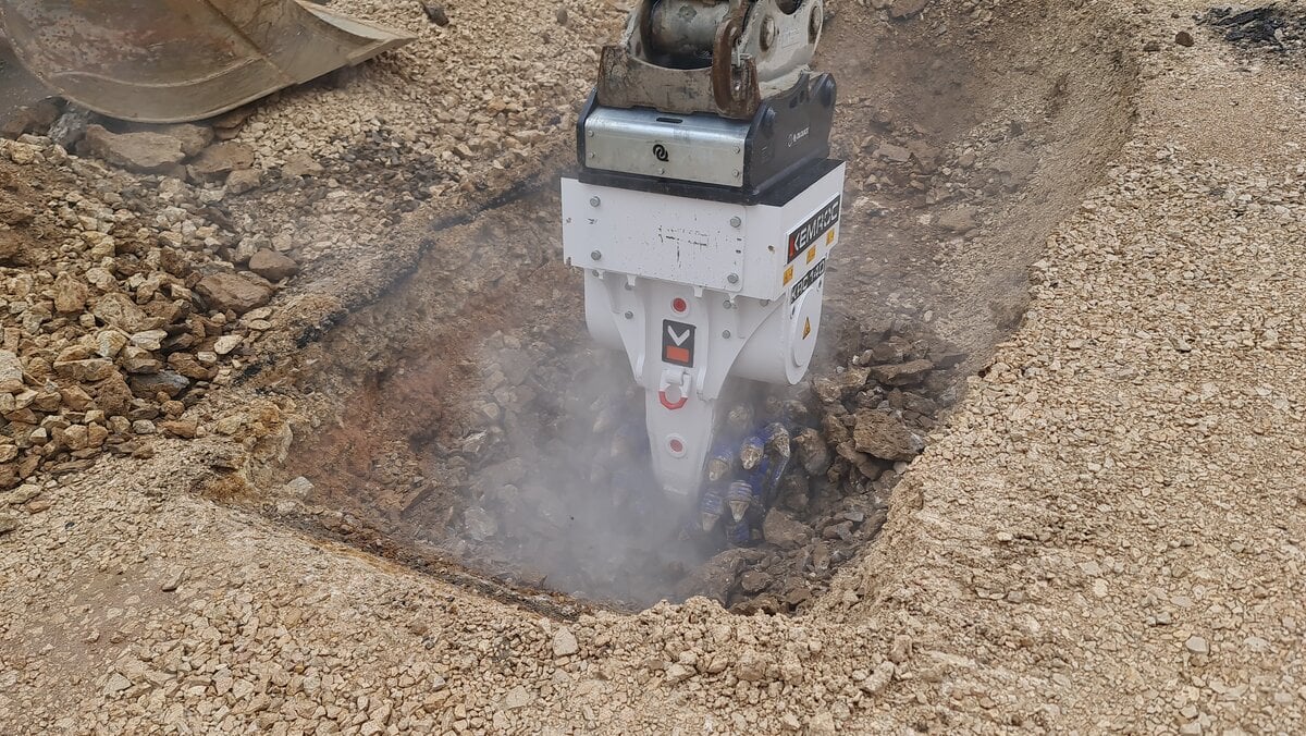 EKT 140