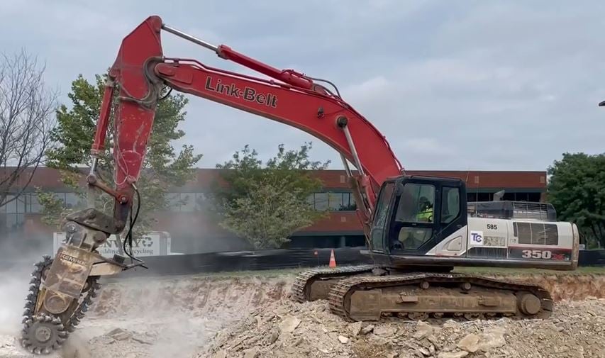 LBX 350×4 with Kemroc EK 150 Chain Cutter
